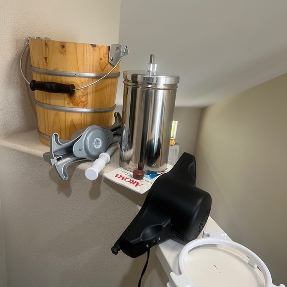 Aroma‎ ice cream maker model AIC-305EM 5 Quart - Picture 3 of 16